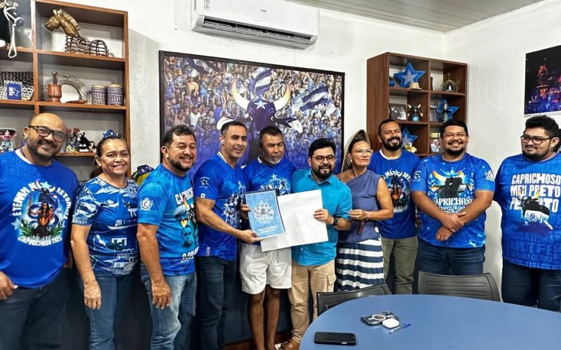 Caprichoso inicia organização alegórica para 2026 com entrega de projetos aos artistas